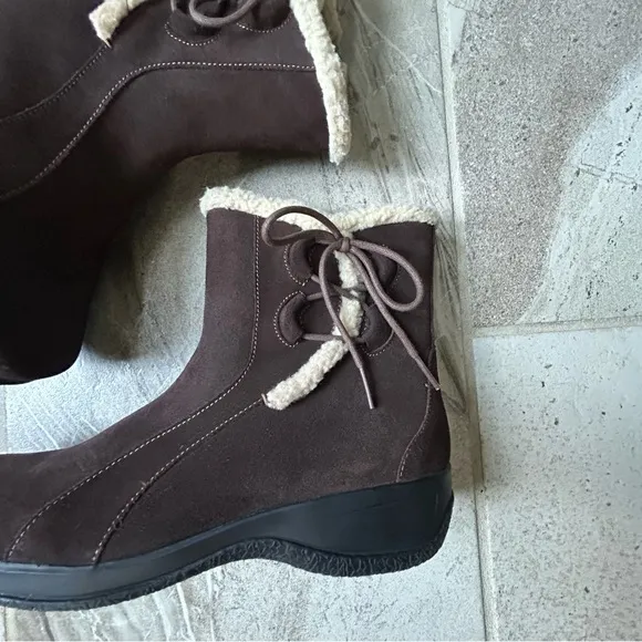 Clarks Bendables Angie Madi Brown Suede Leather Zip Up Ankle Boots, Size 8.5