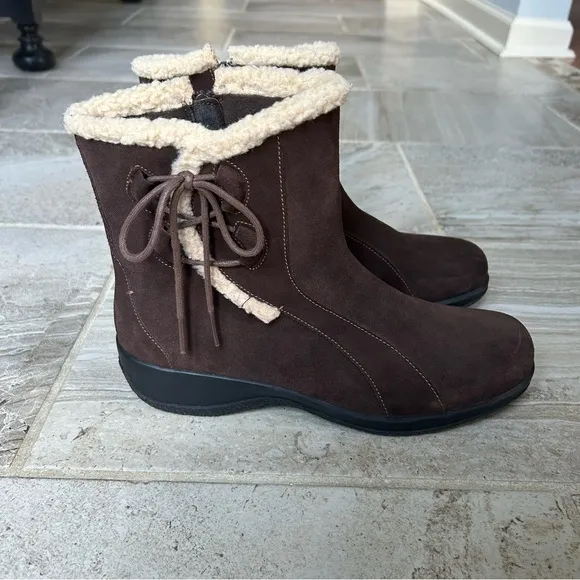 Clarks Bendables Angie Madi Brown Suede Leather Zip Up Ankle Boots, Size 8.5