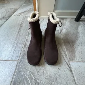 Clarks Bendables Angie Madi Brown Suede Leather Zip Up Ankle Boots, Size 8.5
