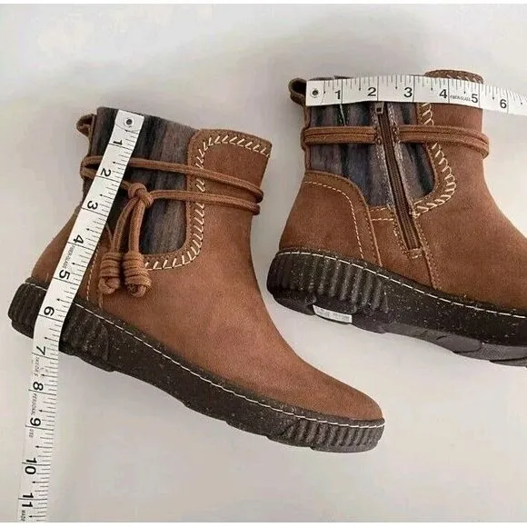 Clarks Collection Bootie Women 8M Dark Tan‎ Suede Caroline Lilly Chelsea Boots