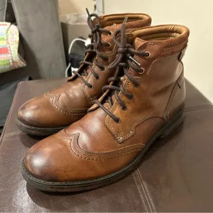 Clarks Devington Hi Chukka Boots for men in tobacco brown leather Size 11 M