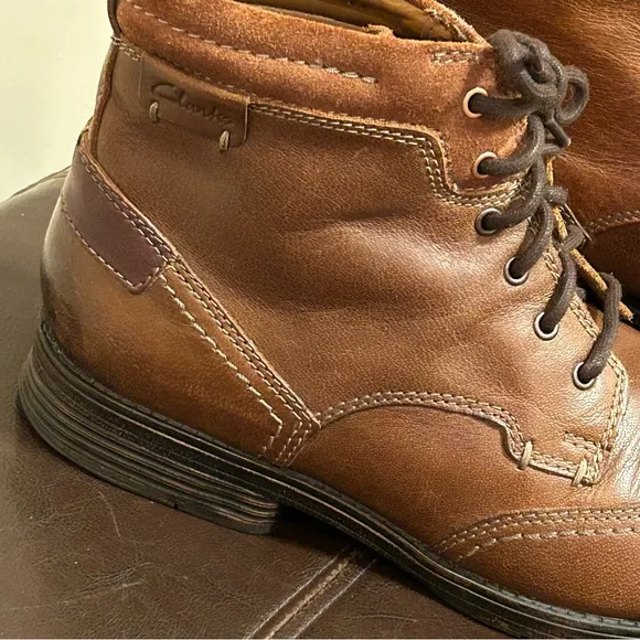 Clarks Devington Hi Chukka Boots for men in tobacco brown leather Size 11 M