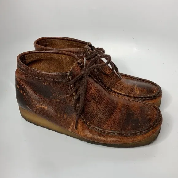 Clarks original wallabee boots for men size 8.5