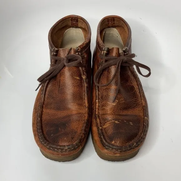 Clarks original wallabee boots for men size 8.5