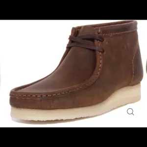 Clarks original wallabee boots for men size 8.5
