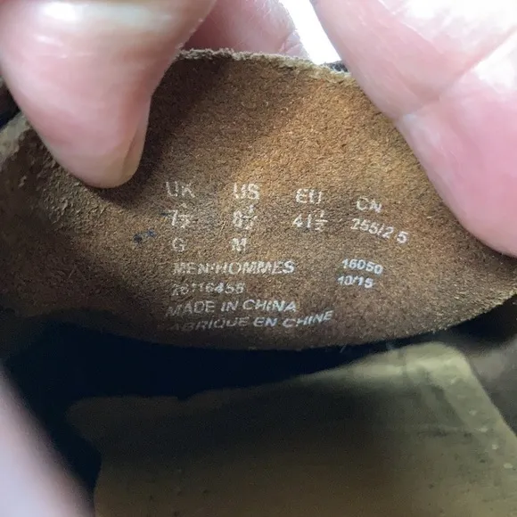 Clarks original wallabee boots for men size 8.5