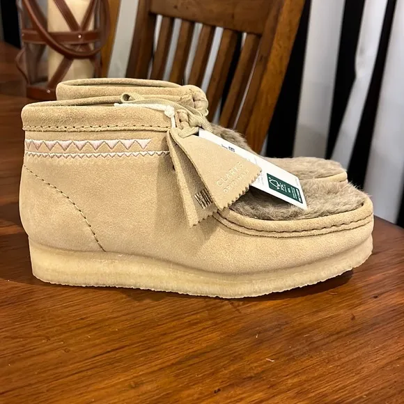 Clarks Wallabee Chukka Boots Faux Fur Tan Interest new Women’s Size 6.5