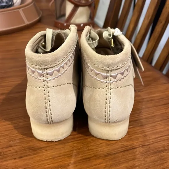 Clarks Wallabee Chukka Boots Faux Fur Tan Interest new Women’s Size 6.5