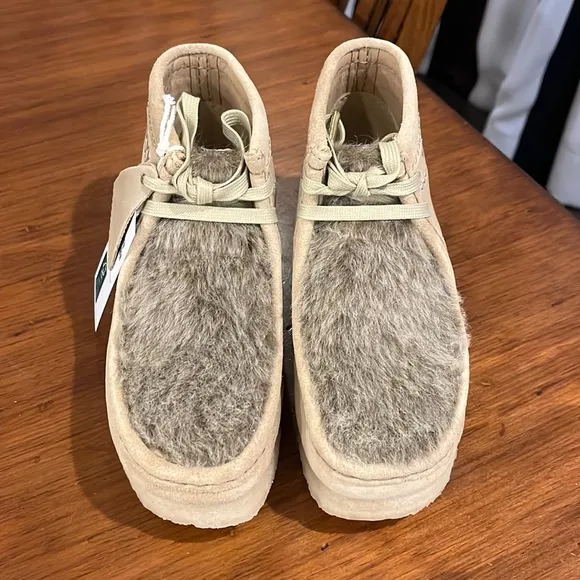 Clarks Wallabee Chukka Boots Faux Fur Tan Interest new Women’s Size 6.5
