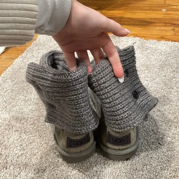 Classic cardy grey sweater ugg boots