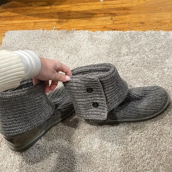 Classic cardy grey sweater ugg boots