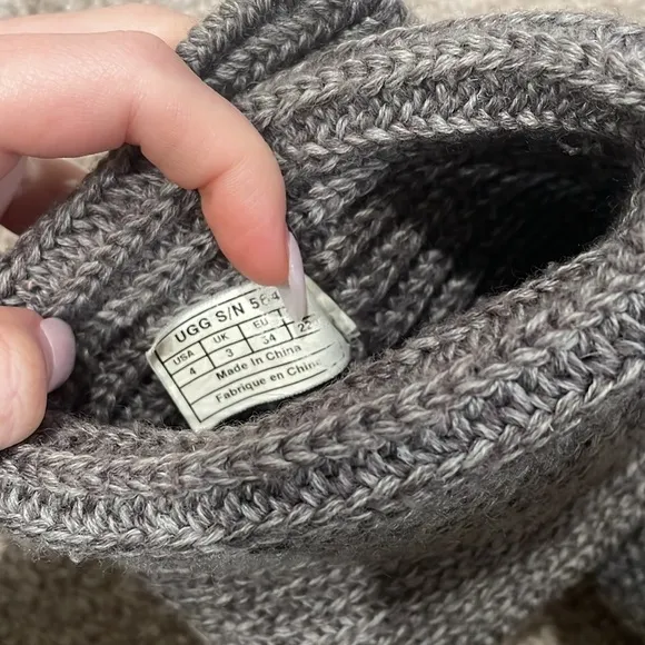 Classic cardy grey sweater ugg boots