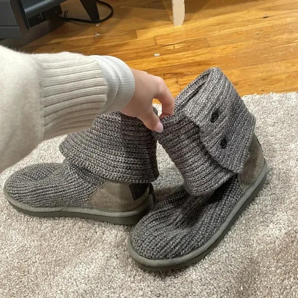 Classic cardy grey sweater ugg boots
