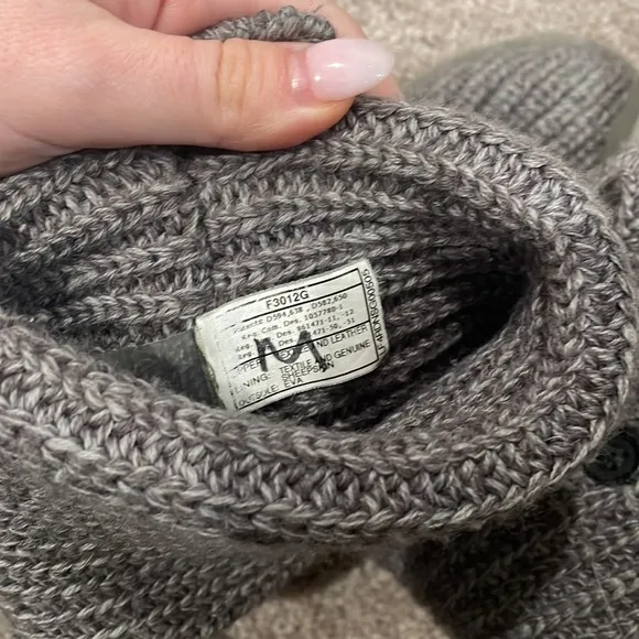 Classic cardy grey sweater ugg boots