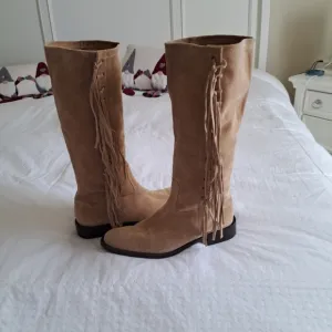 COACH Camel Suede Fringe Arianna Boots Sz 8.5 Ladies 1 Stained Area See Last Pic