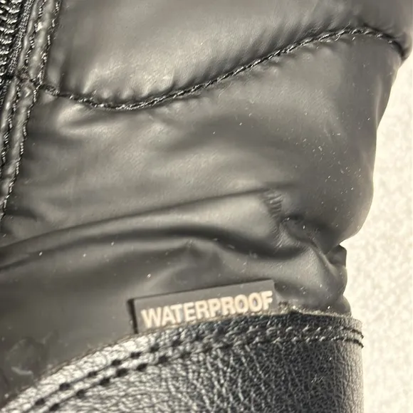 Cougar Canada Bistro Winter Boots women size 8 waterproof zip down both sides