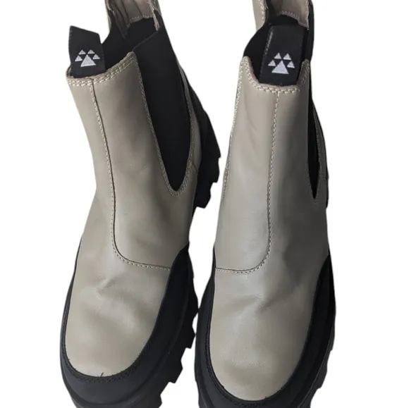 Cougar Shani  Almond Waterproof Boots....Size 9