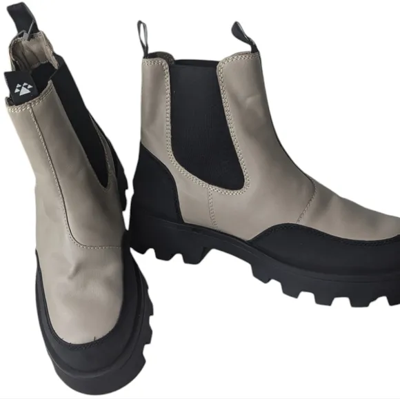 Cougar Shani  Almond Waterproof Boots....Size 9