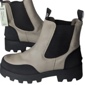 Cougar Shani  Almond Waterproof Boots....Size 9