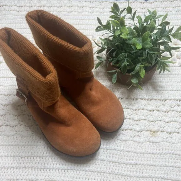 CROCS 11554 Woman 10 Fold Over Ankle Boot Suede Leather Tan Winter Buckle Boho