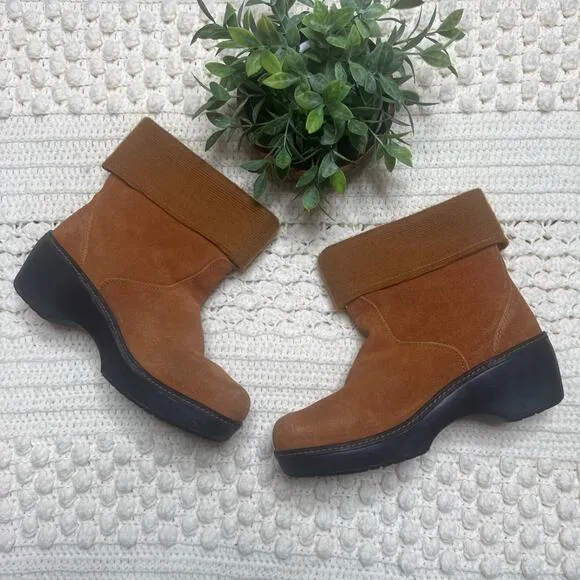 CROCS 11554 Woman 10 Fold Over Ankle Boot Suede Leather Tan Winter Buckle Boho