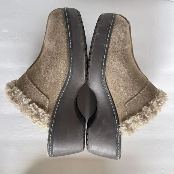 CROCS Cobbler Clogs Womens 8 Tan Suede Faux Fur Wedge Mules Shoes Beige Winter