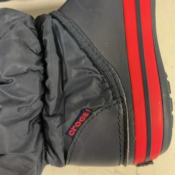 Crocs Winter Puff Boot Kids Size 12 Navy Blue &amp; Red