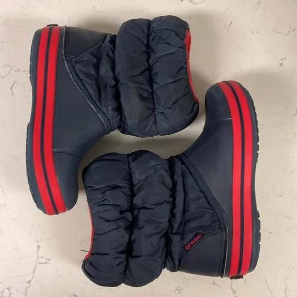 Crocs Winter Puff Boot Kids Size 12 Navy Blue &amp; Red
