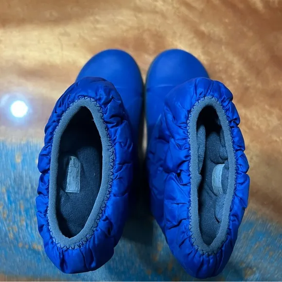 Crocs Winter Puffer Boots Blue insulated size 12
