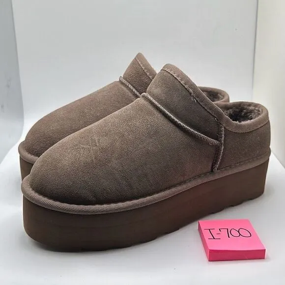CUSHIONAIRE Women's Genuine Suede pull on platform boot  Memory Foam 8.5 WIDE TA