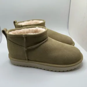 CUSHIONAIRE Women's pull on boot 6 SAND