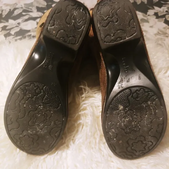 Dansko brown leather, real fur boot size 5.5 or size 6 Eskimo vibes 🥰