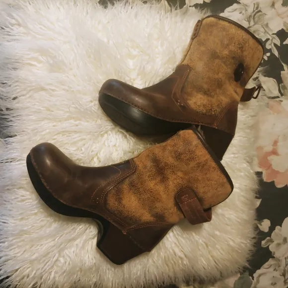 Dansko brown leather, real fur boot size 5.5 or size 6 Eskimo vibes 🥰