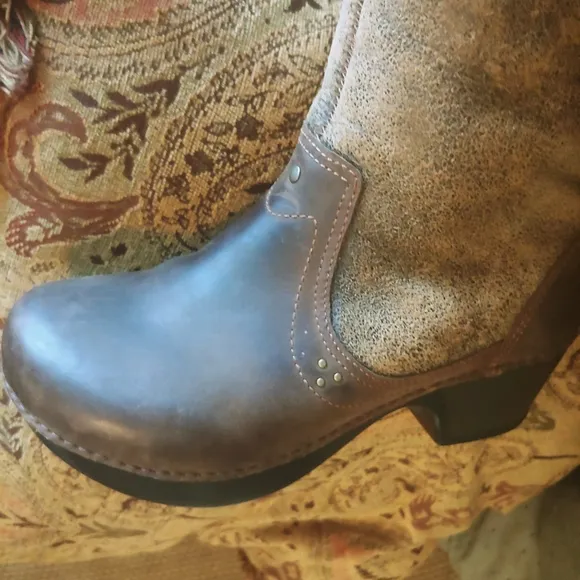 Dansko brown leather, real fur boot size 5.5 or size 6 Eskimo vibes 🥰