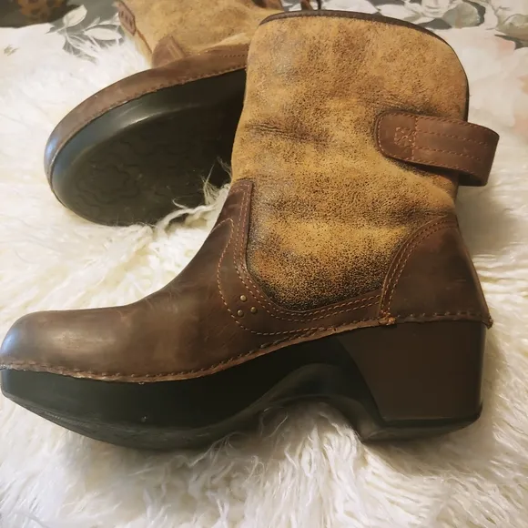 Dansko brown leather, real fur boot size 5.5 or size 6 Eskimo vibes 🥰