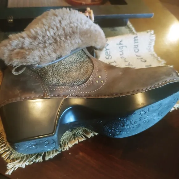 Dansko brown leather, real fur boot size 5.5 or size 6 Eskimo vibes 🥰