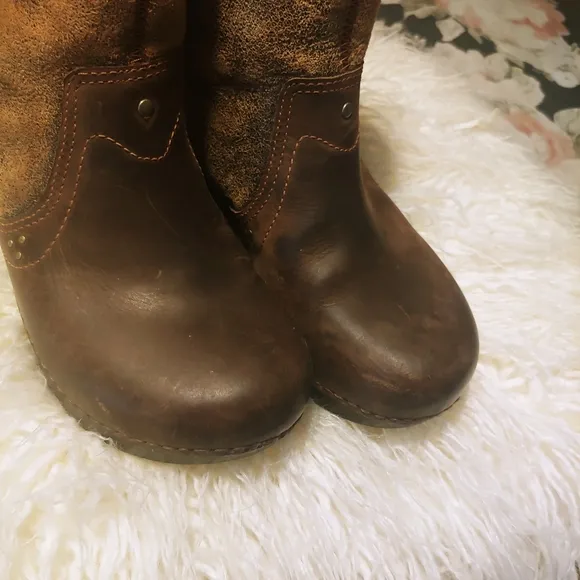 Dansko brown leather, real fur boot size 5.5 or size 6 Eskimo vibes 🥰