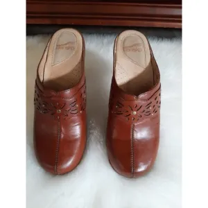 DANSKO Women's Size 7 Cognac Leather Clogs EUC