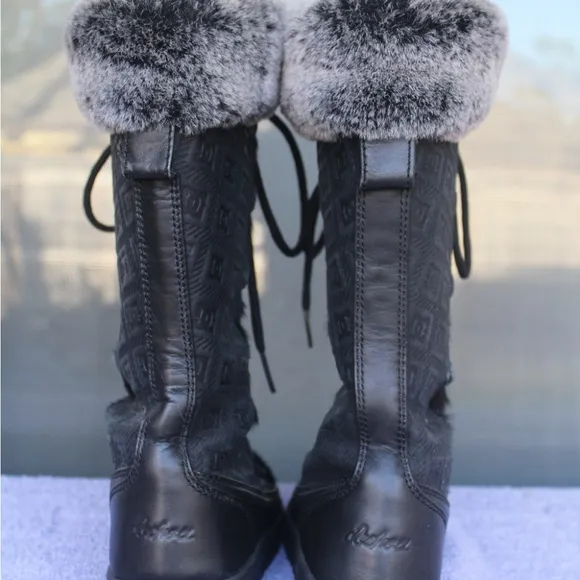 DC Women's Windham 8.5L Black laceup Thinsulate snowboarding Boots with faux fur