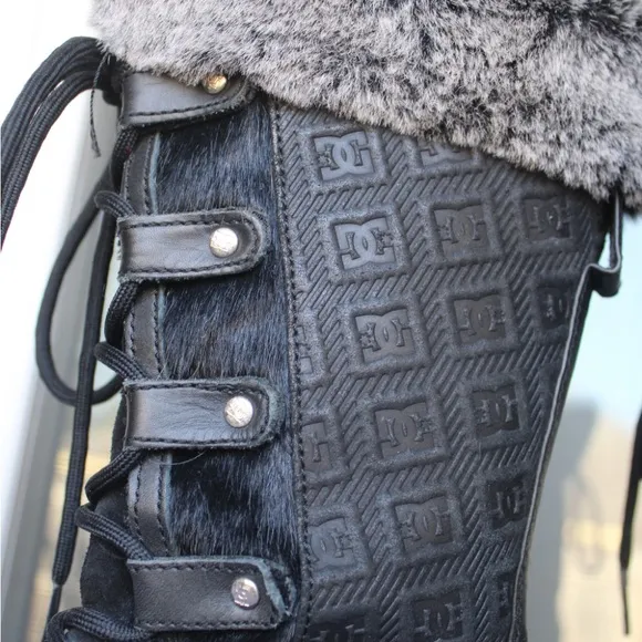 DC Women's Windham 8.5L Black laceup Thinsulate snowboarding Boots with faux fur