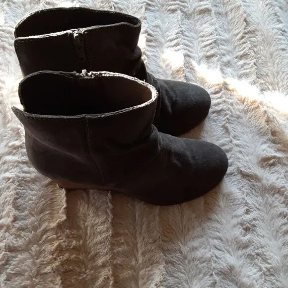 Diba Bailey Suede Wedge Boots Size 8.5 Gray Southwestern
