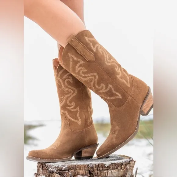 Dingo Women’s Out West Camel Cowgirl Boots