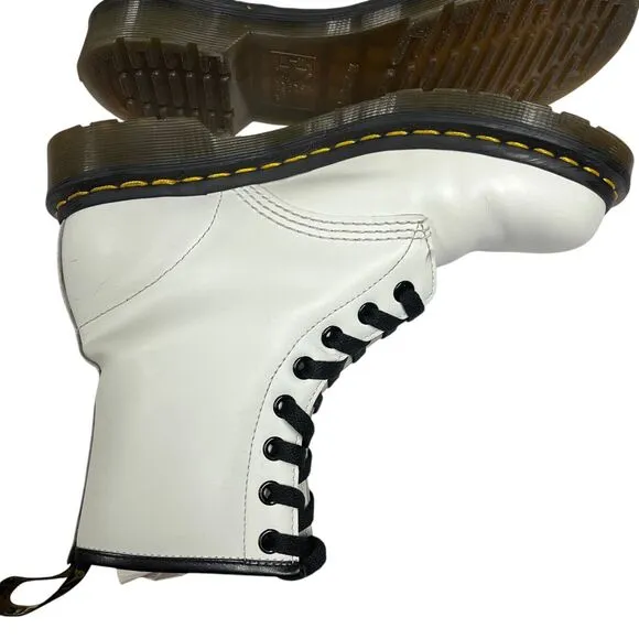 Doc Martens Combat Boots Women SZ EU 38 US 7 White 8 Eye Leather Made in Vietnam