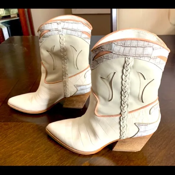 DOLCE VITA Loral Western Boot in Ivory Croco Print, Size 6