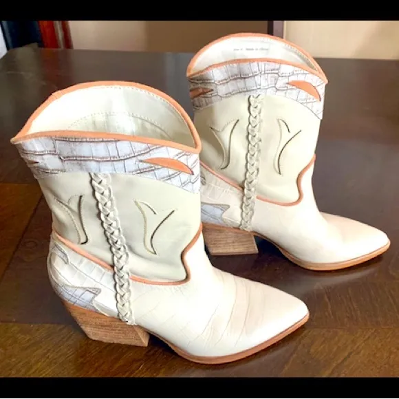 DOLCE VITA Loral Western Boot in Ivory Croco Print, Size 6