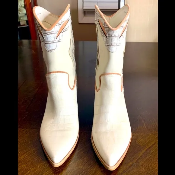 DOLCE VITA Loral Western Boot in Ivory Croco Print, Size 6
