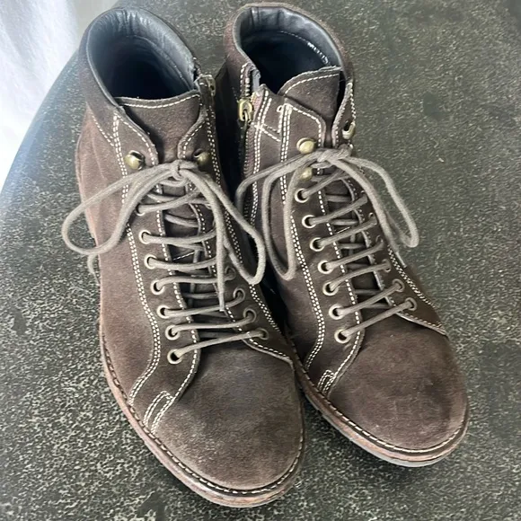 Donald J Pliner brown suede men’s heeled lace up Ranger boots side zip size 8