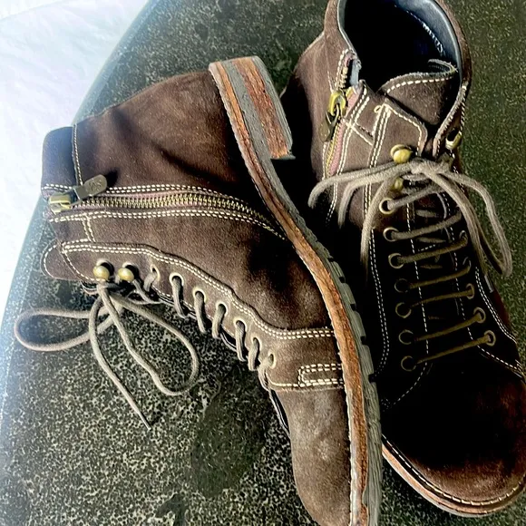 Donald J Pliner brown suede men’s heeled lace up Ranger boots side zip size 8
