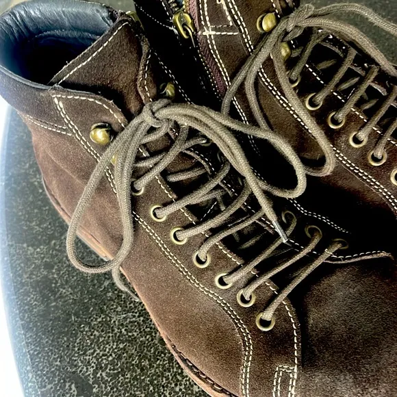 Donald J Pliner brown suede men’s heeled lace up Ranger boots side zip size 8
