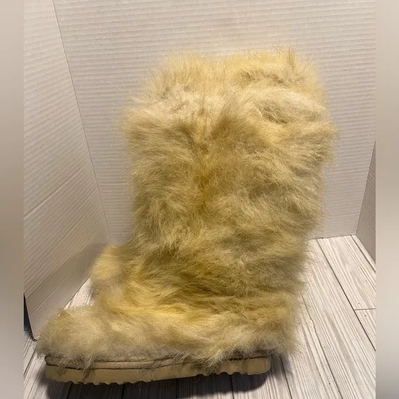 Donald Pliner Women's fur Boots size 8